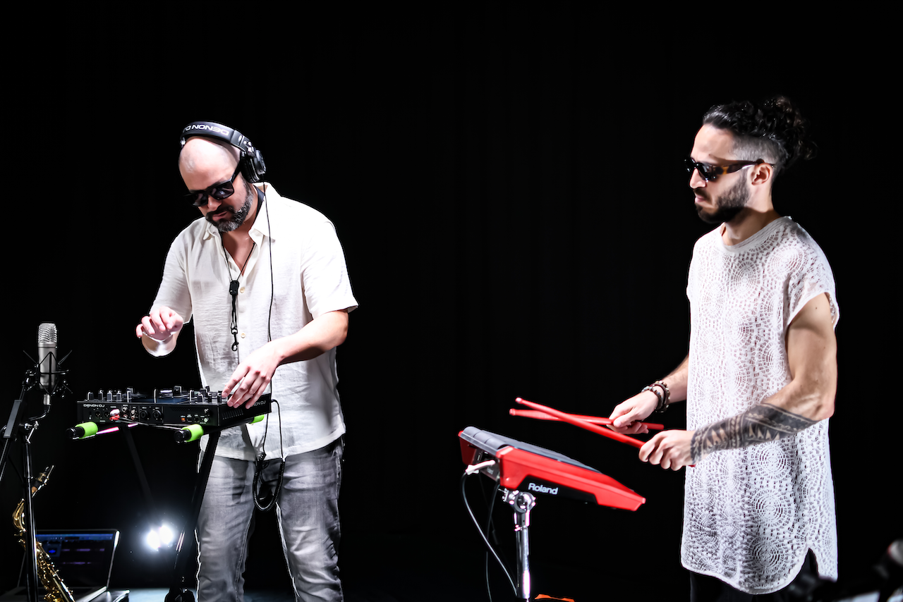 DJ Saxo y Percusión