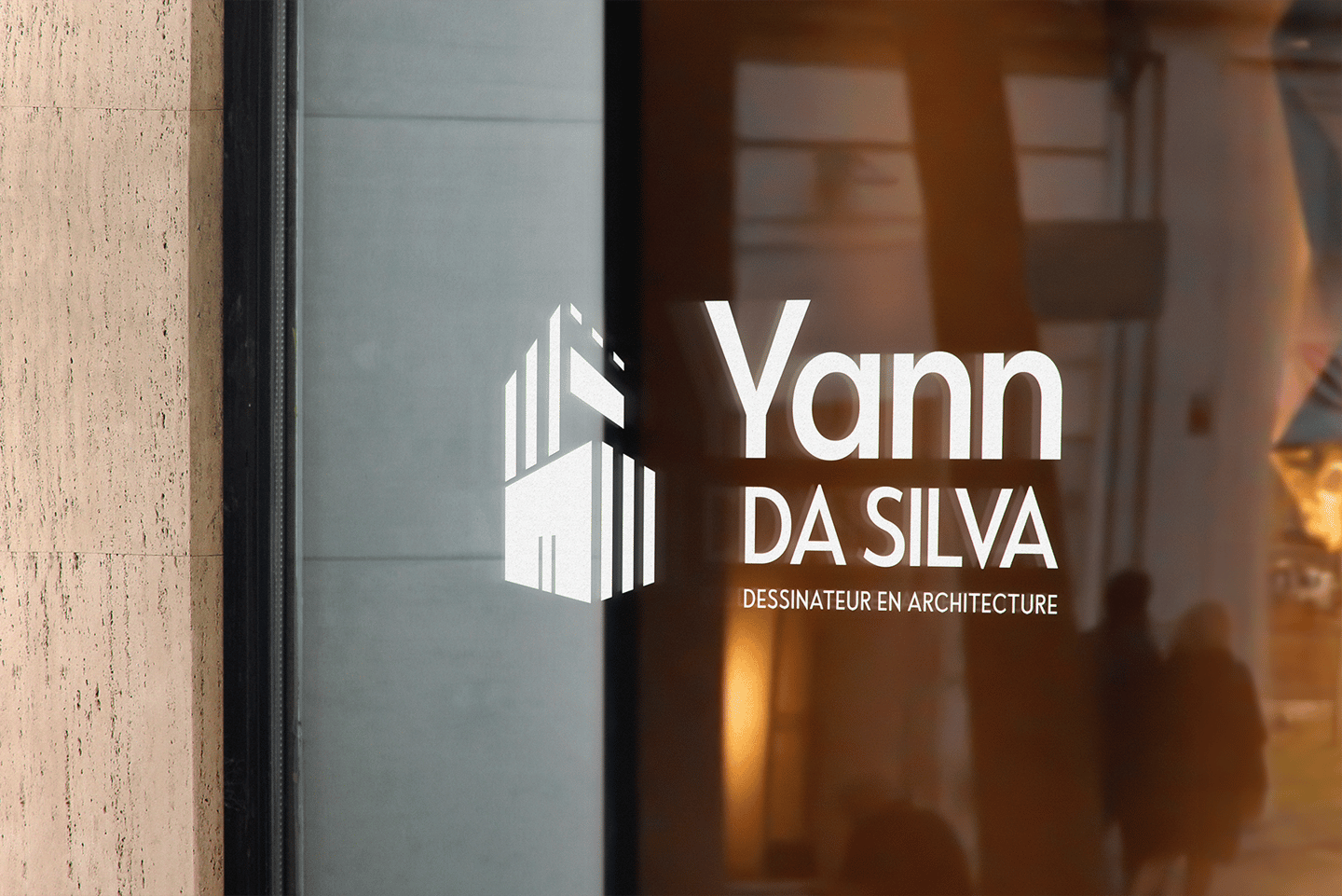 Logo sur vitrine - Amy Atelier Graphique