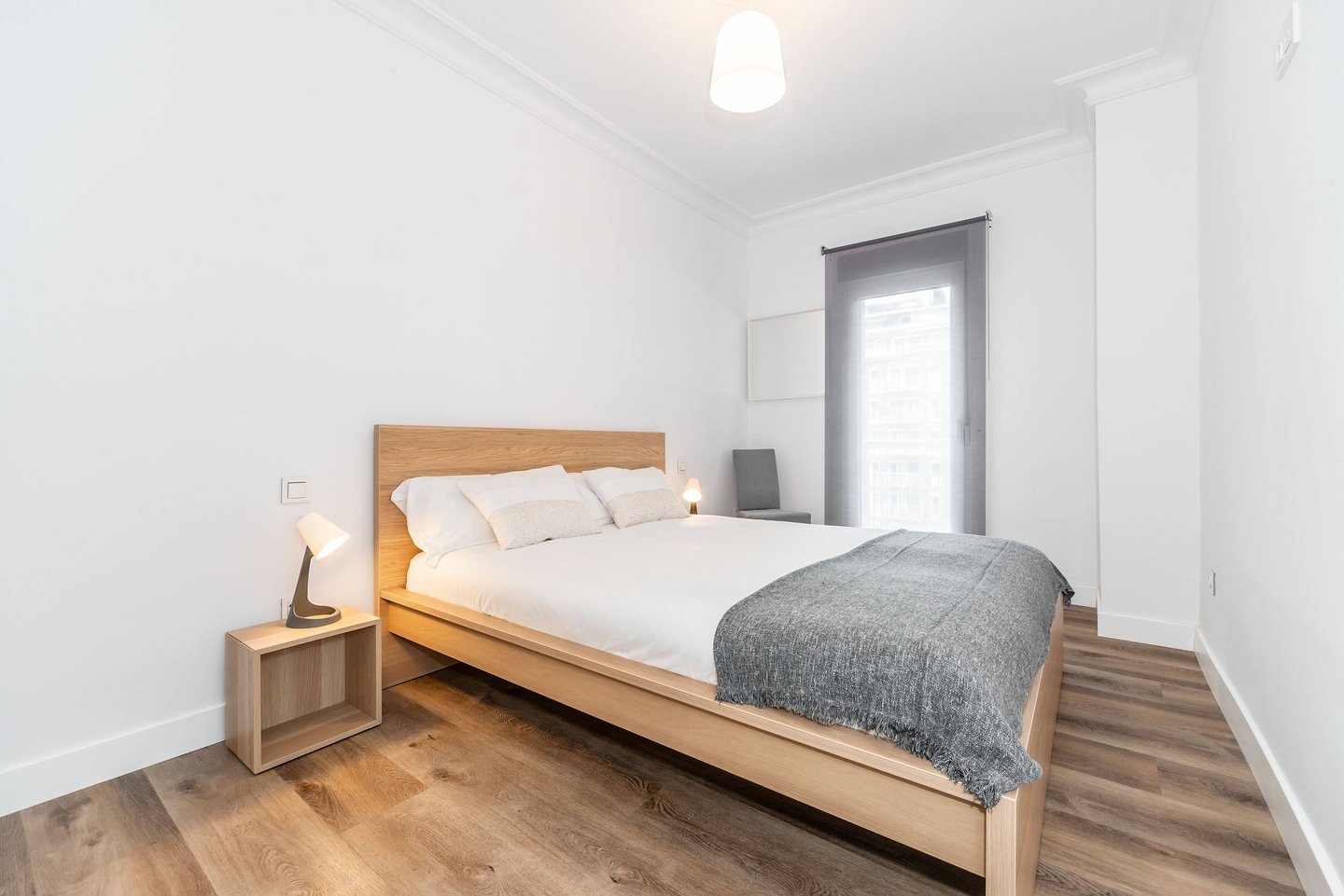 Double bedroom with full-length window, Anne apartment San Sebastian