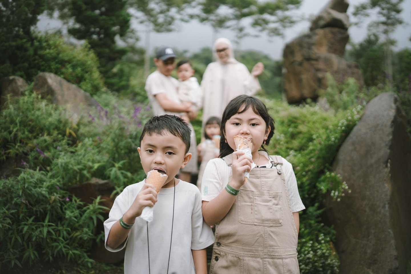 Children eating ice cream during a family photography session at Bali Farm House Bedugul Bali.