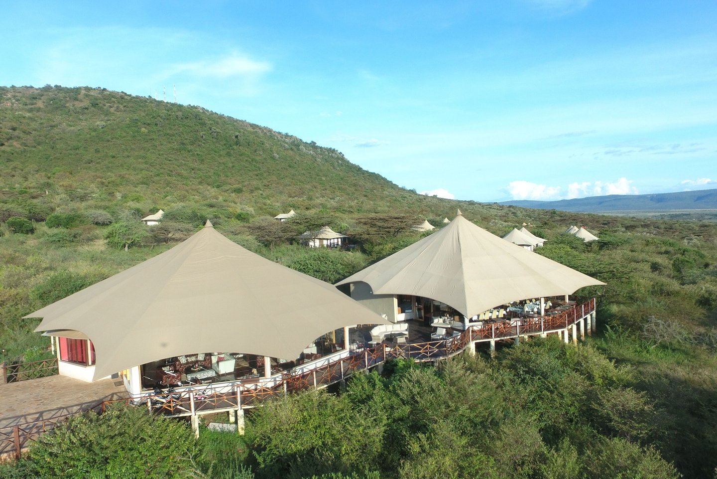 Emayian Luxury Camp (photos courtesy of Expedia)