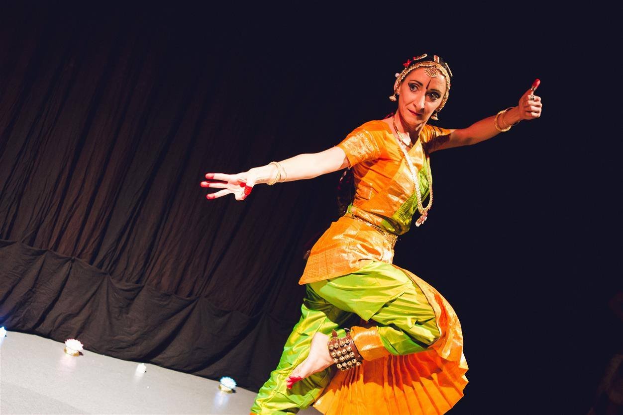 Индийски Танци с Вики