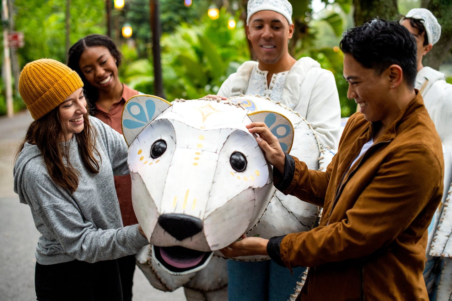 Merry Menagerie (Animal Kingdom) - white puppet bear