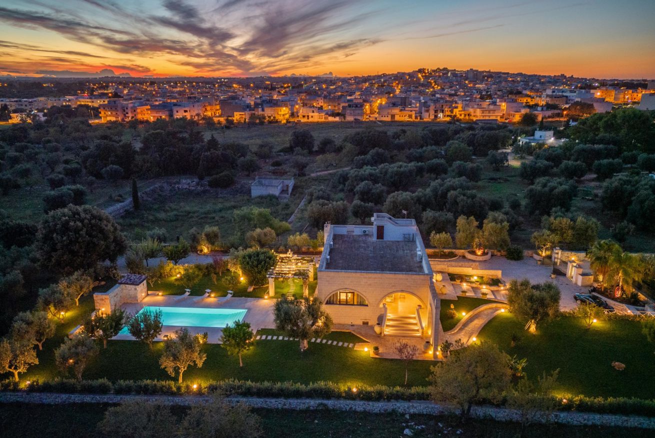 Villa venue for weddings curated by Francesco Margaretini