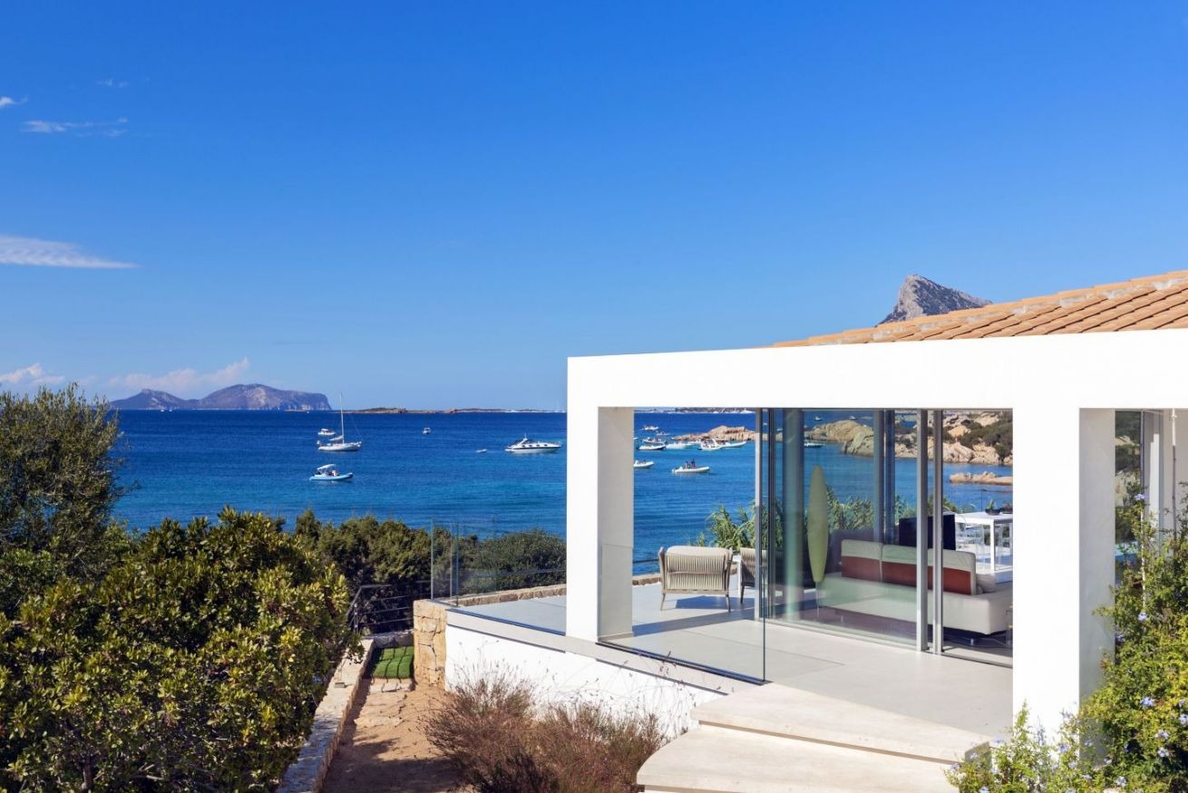 luxury villa in Italy on a holiday planned by Francesco Margaretini Luxury Travels Wedding Honeymoon
