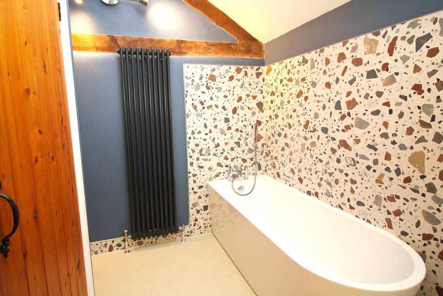 Spacious 'soaking' bathroom