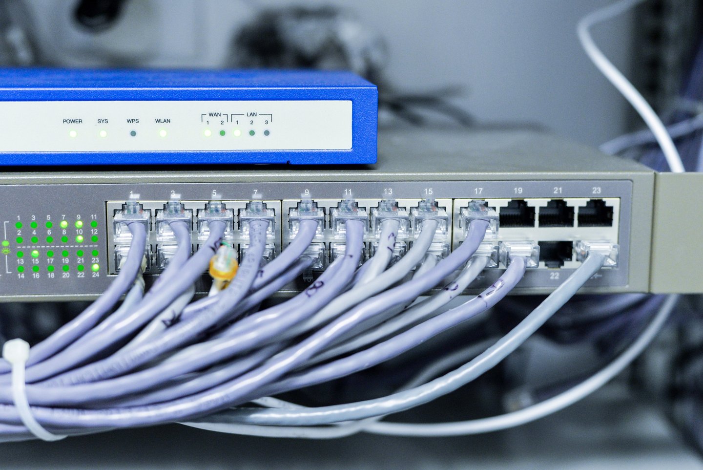 INFOSISTEC: Instalación de Switch para oficinas