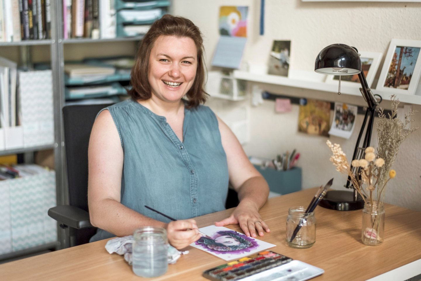 Sabrina Bochmann beim Zeichnen