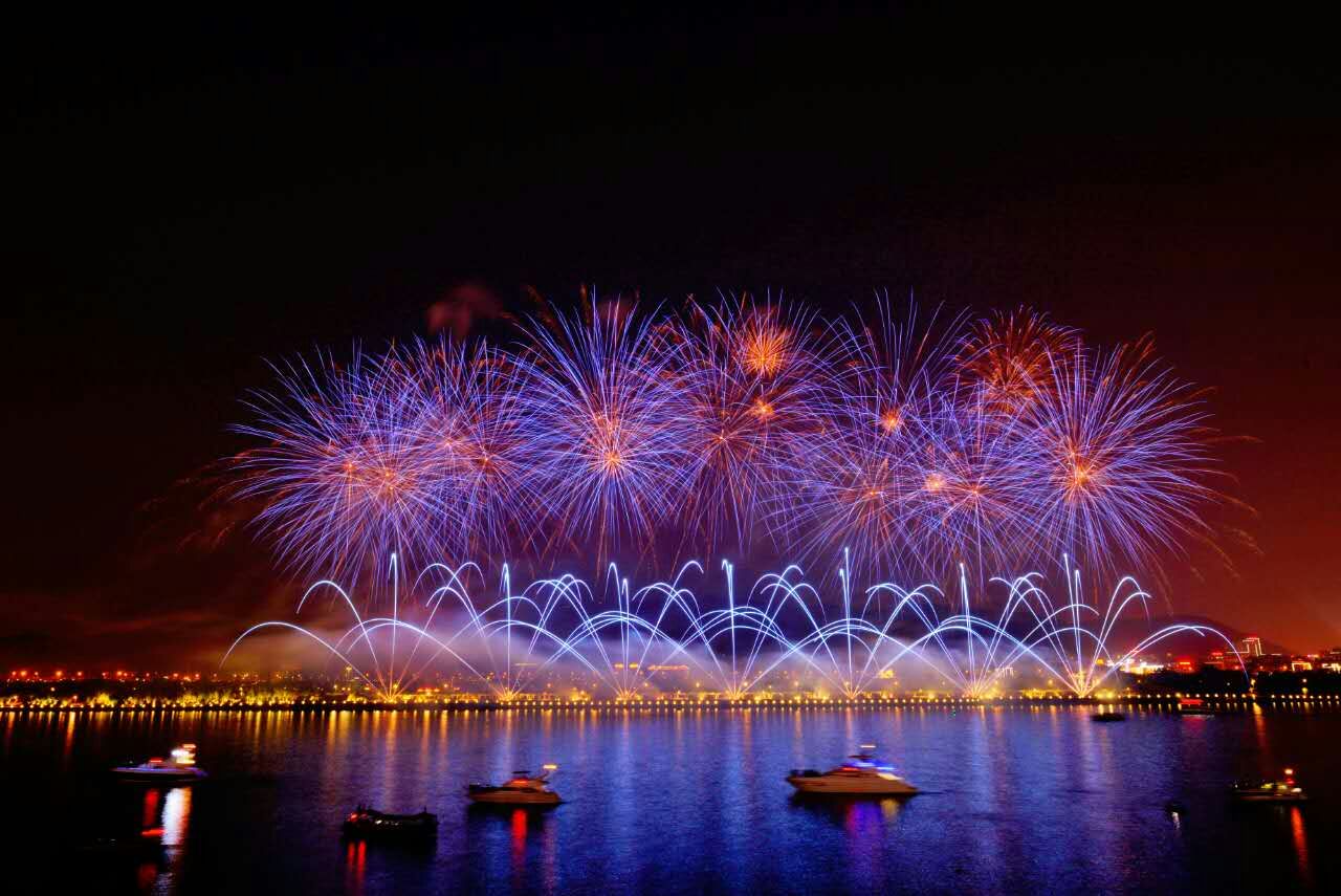 Photo feu d'artifice sur mer tableau violet