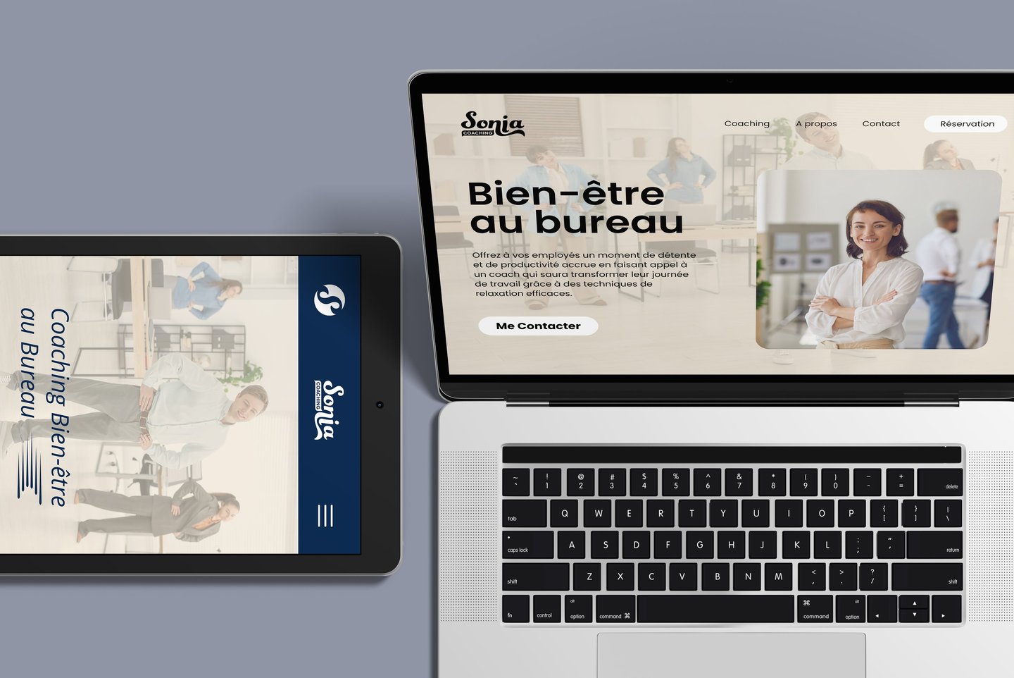 Conception web responsive pour coach affichée sur un ordinateur portable et une tablette.