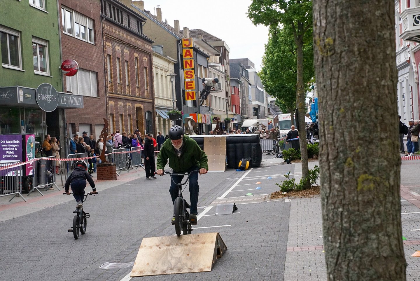 biking club bmx Mtb airbag show und mobiles kursprogramm mobile rampen