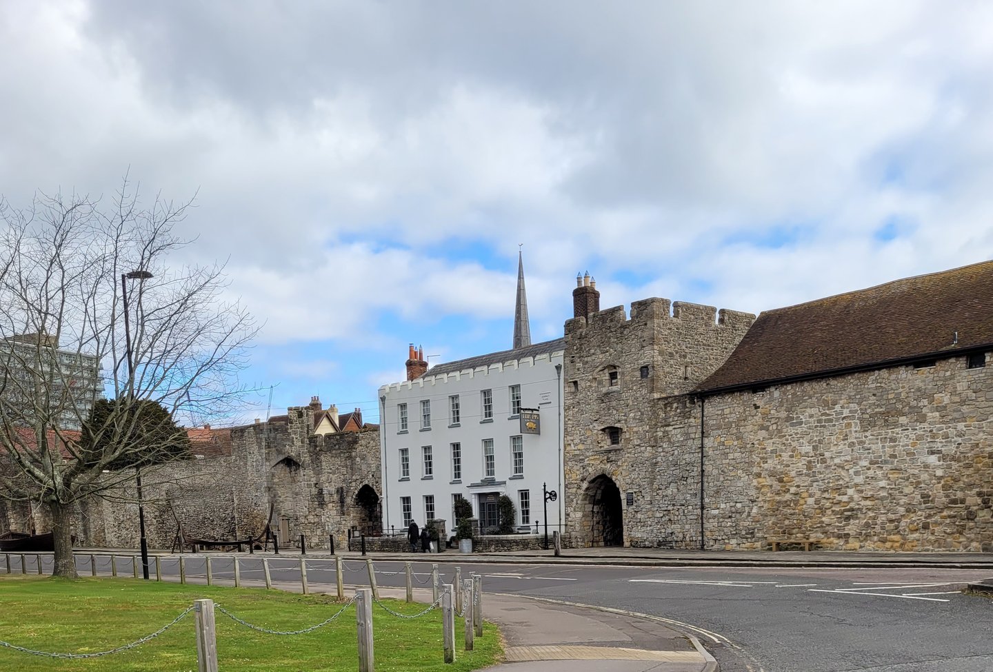 THE PIG IN THE WALL - WEST QUAY - SOUTHAMPTON