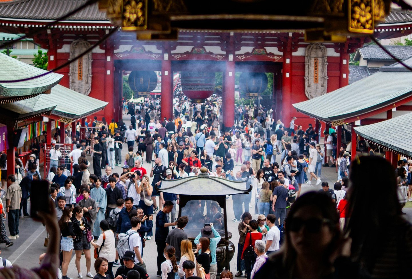 Kaminarimon Thunder Gate with giant red lantern at Senso-ji Temple Tokyo