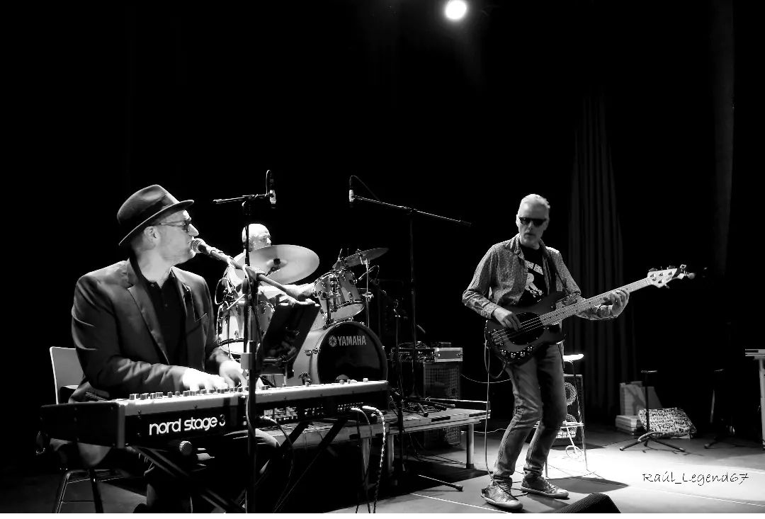 banda de música en directo en Barcelona tocando soul y funk en concierto