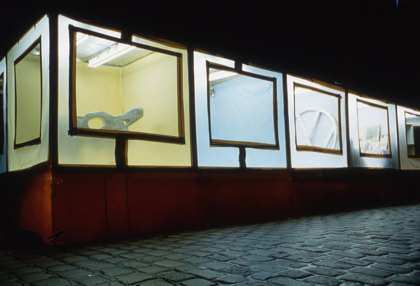 "Skulptur Sortier Station" à Münster en 1997. Photo Atelier T. Hirschhorn © T. Hirschhorn/ADAGP