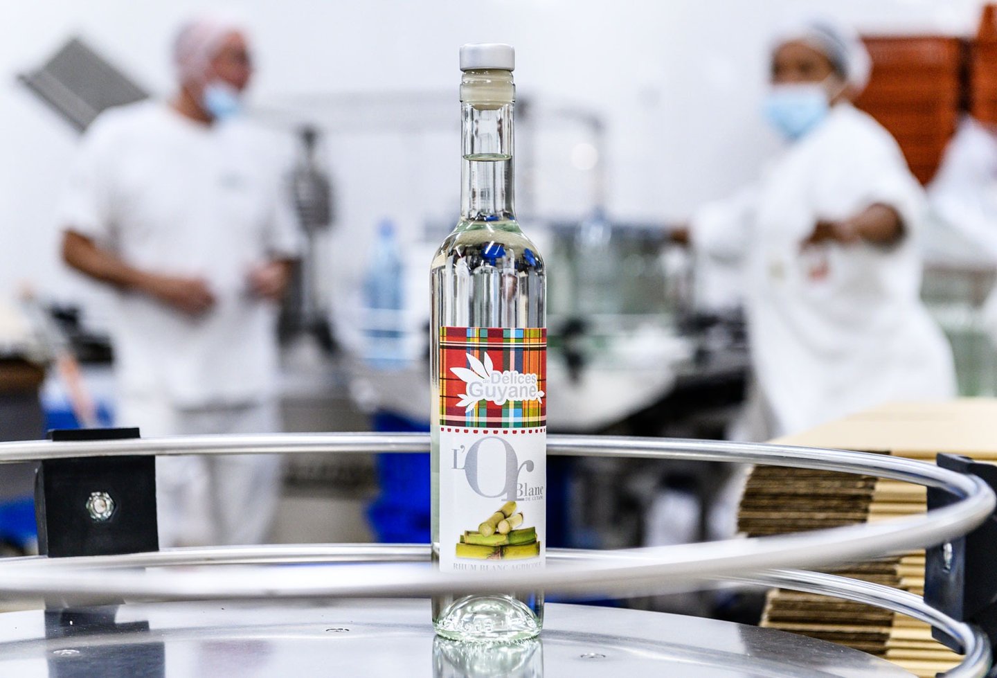 Une unité de production de rhum agricole en Guyane