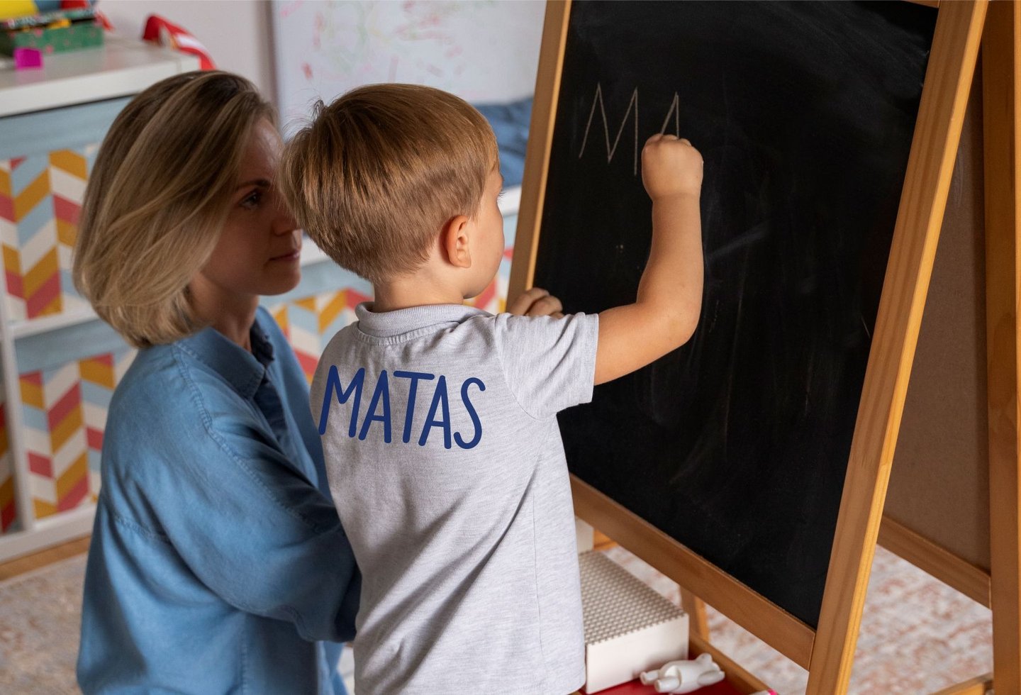 polo marskineliai ant kuriu nugaros parasytas vardas Matas
