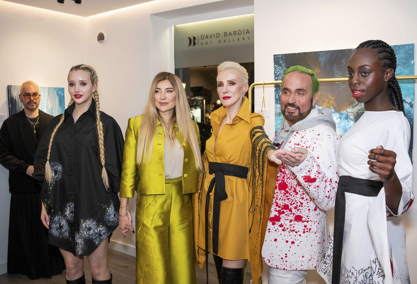 Maison Mesa presento tres vestidos como lienzos para las pinturas de la talentosa artista Elena Ksan