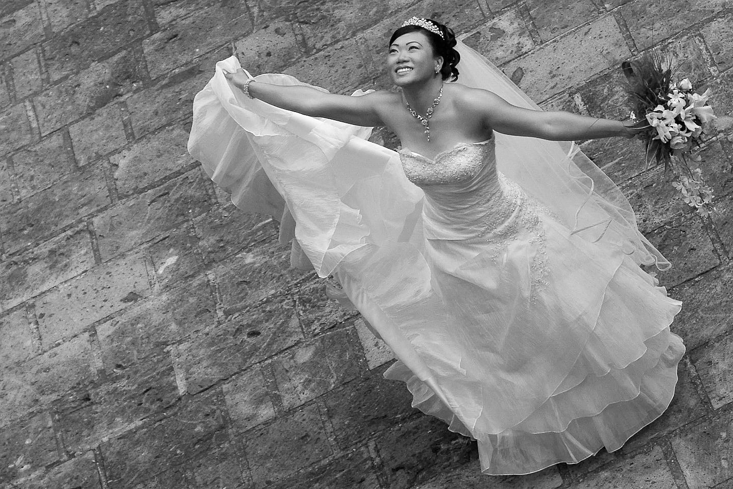 Flying Bride. Destination Wedding Photography. Palacio de Gobierno, Guadalajara, Mexico.