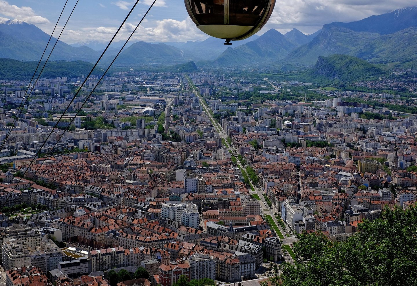 Grenoble vue de la Bastille, une belle journée de printemps où l'air était particulièrement pur...