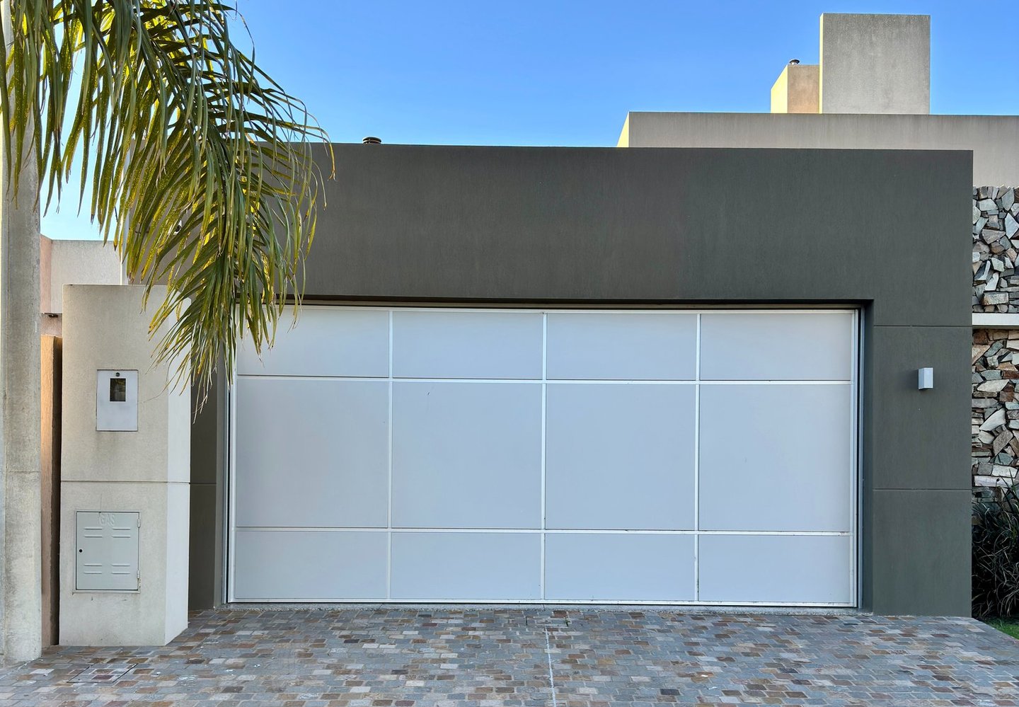 Vivienda Levadizo Alucobond