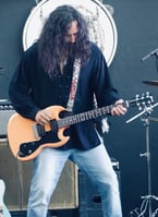 Yannick - guitare Tiroir Rouge