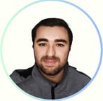 Enzo Sanchez gérant de la société nettoyage au carré à Saint-Saulve spécialiste nettoyage de vitres