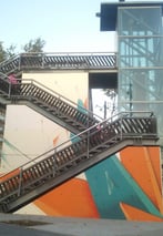 Graffiti mural con diseño 3d para instalación del ayuntamiento de Cerdanyola arte urbano spray