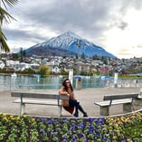 Thun: Where Lake Meets Mountain.The image captures the stunning scenery of Thun, a town in Switzerland where the picturesque 