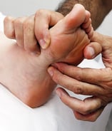Reflexology pressing the Kidney 1 spot on the foot 
