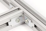 uma estrutura de metal com um conector Conecte vigas e barras