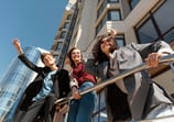 propietarios de una comunidad de vecinos jóvenes