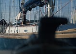 barco en puerto