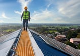 hombre trabajando en altura