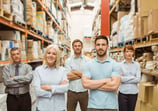 logistikos imones darbuotojai