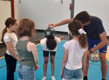 Initiation de freestyle football avec des enfants