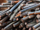 Kupferkabelschrott aus Altbeständen Kabel mit Kupferkern bereit zum Recycling
