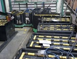 Hình 3: Ắc Quy Axit trong phòng sạc