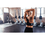 Femme qui s'étire avant le sport