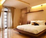 Clean and Bright , Spacious room in Banglore with a balcony, modern furniture, A/C and luxury.