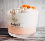 Bougie parfumé et gourmande a la senteur néroli, ambiance relaxante.