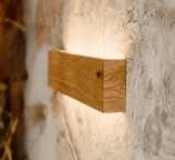 applique muro biemissione led legno soggiorno