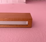 dettaglio applique luce led illuminazione muro legno