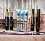 notre collection pour les yeux : ombres colorées, liners précis, et mascaras volumateurs.