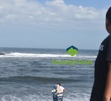 menikmati keindahan pantai watu pecak