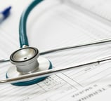 Médico: Humanizamos tu práctica sin perder profesionalismo.