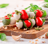Mozzarella com Tomate-Cereja e Pesto