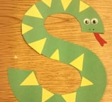 Letter S knutselwerk van een Slang, alfabet knutselproject