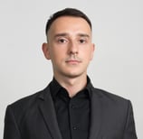 headshot-photo-retouching-red-eye-removal
