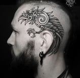 Tatouage crane corbeau nordique viking. Skull tattoo crow